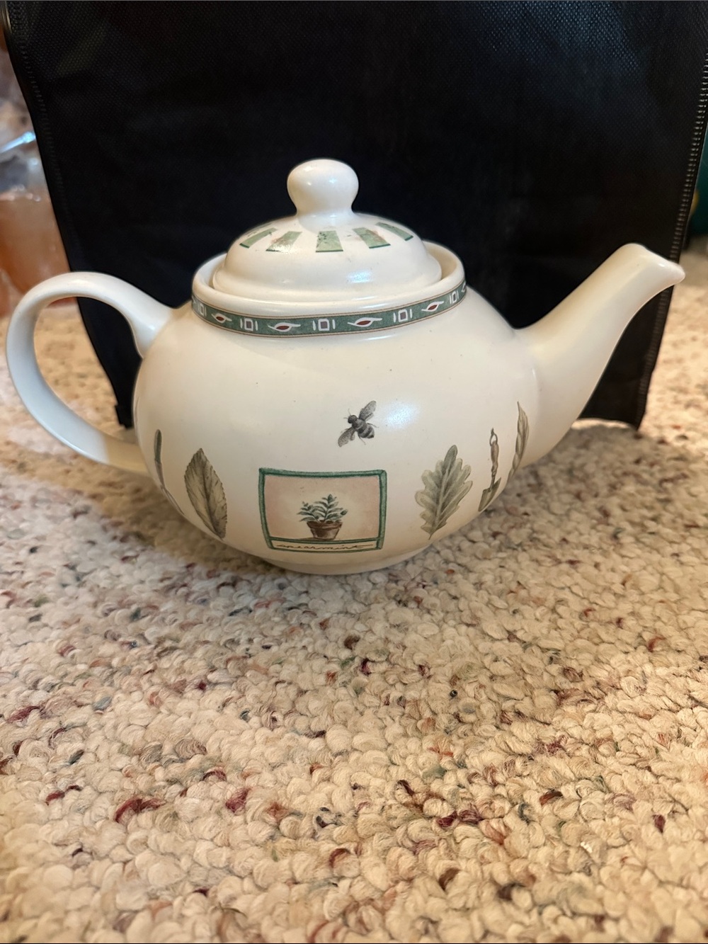 Pfaltzgraff Portfolio 'Naturewood Herb Garden' 4 Cup Teapot with Lid